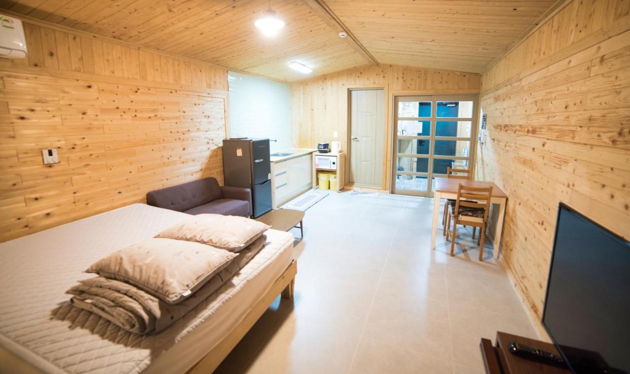 Jeju Sunflower Pension Seogwipo Bagian luar foto