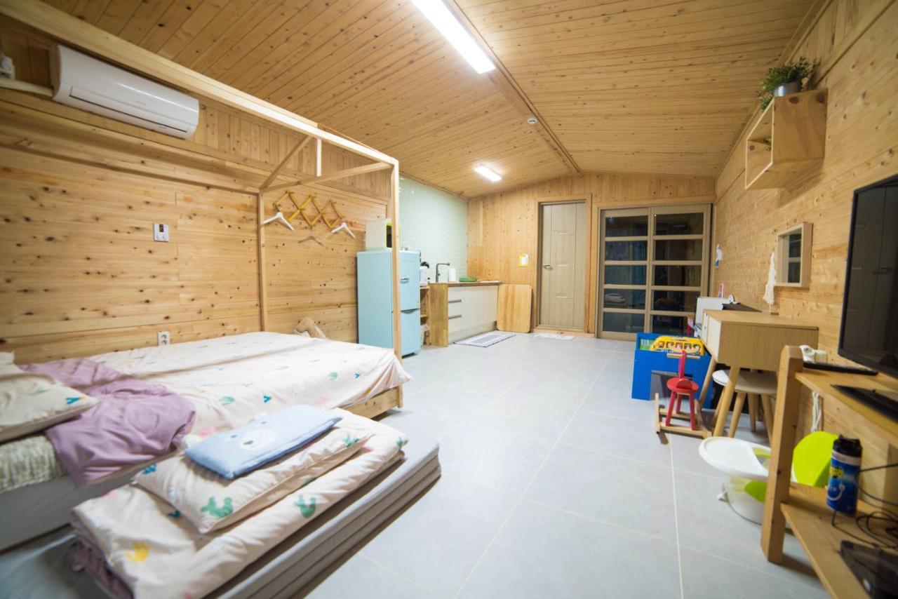 Jeju Sunflower Pension Seogwipo Bagian luar foto