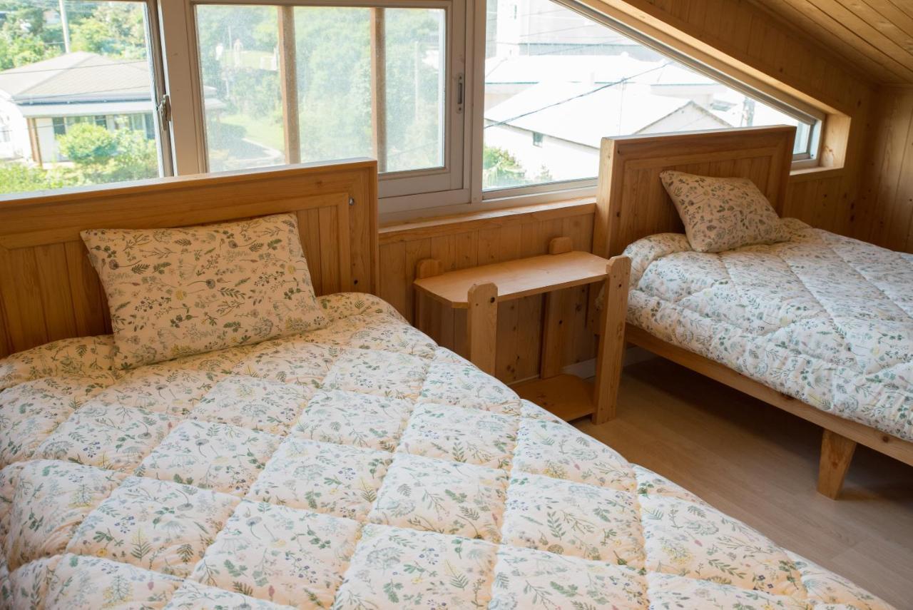 Jeju Sunflower Pension Seogwipo Bagian luar foto